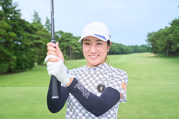 アイアンで“ミート率アップ”する方法とは…？グリップで「指3~4本分」短く握る