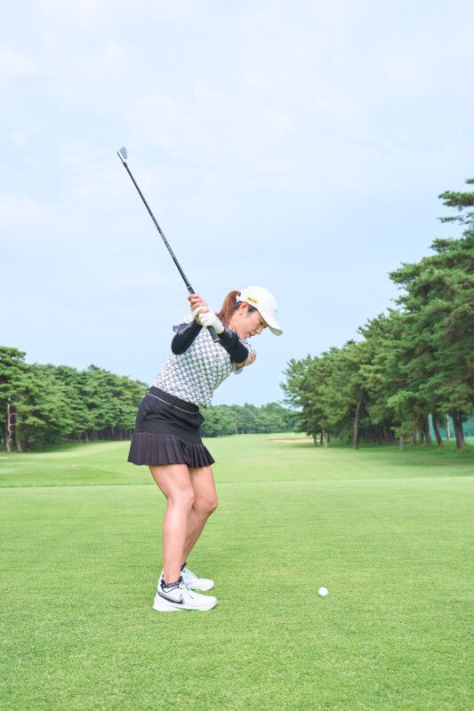 アイアンで“ミート率アップ”する方法とは…？グリップで「指3~4本分」短く握る