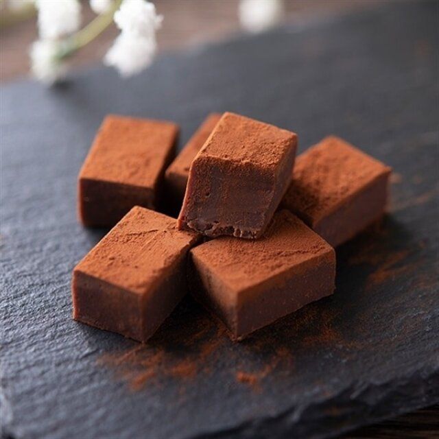 シャトレーゼのとろける生チョコレート ビター