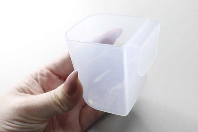 セリアのおすすめチューブ調味料ホルダー クリア