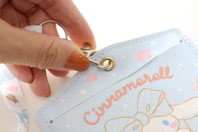 ダイソー シナモロール ネックストラップ IDケース 装着