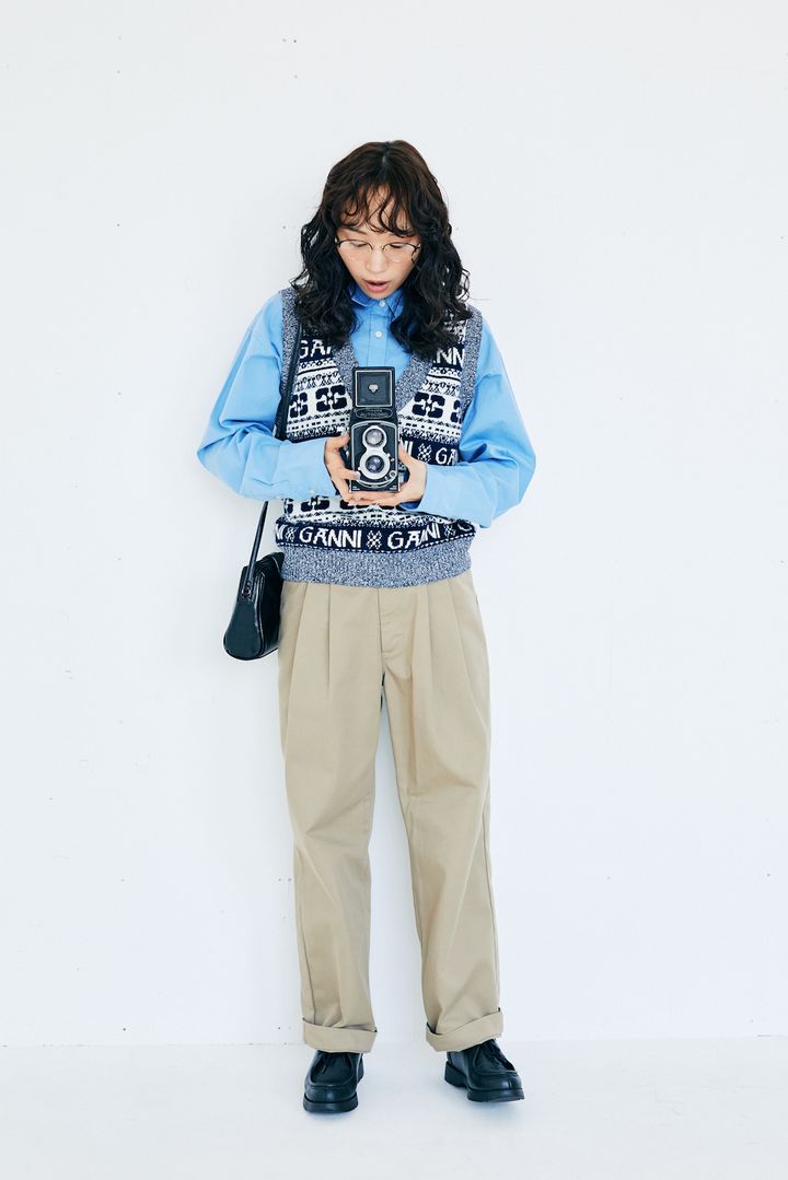 11月初旬のおしゃれの正解は“シャツ＋ニットベスト”。お手本コーデ2選【FUDGE FRIEND おしゃれさんの毎日コーディネート｜UMI】