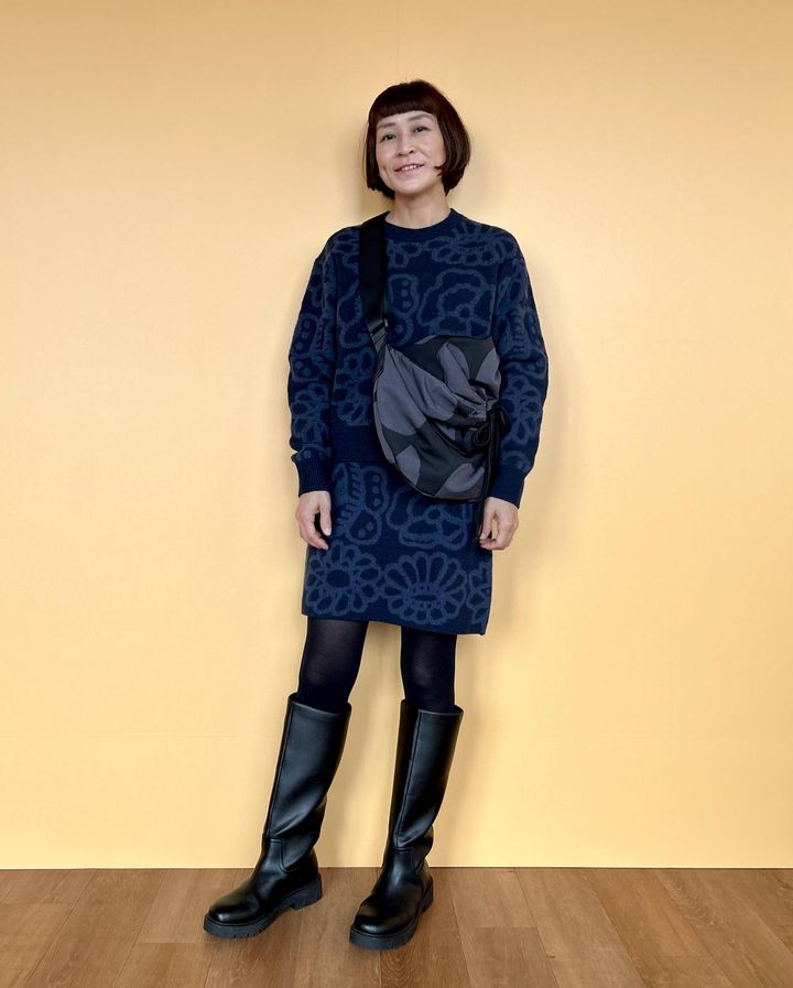 画像: 【UNIQLO×Marimekko】ラムクルーネックセーター¥3,990、ラムミニスカート¥2,990、ドローストリングバッグ¥2,990