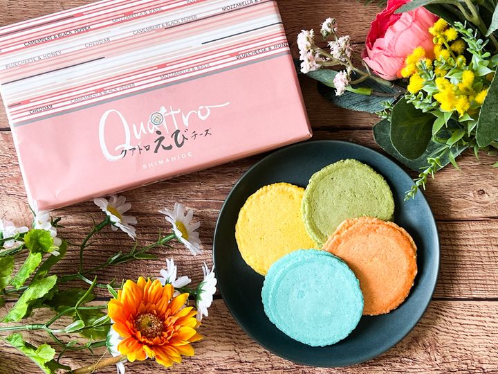 テーブルに並んだ「クアトロえびチーズ」