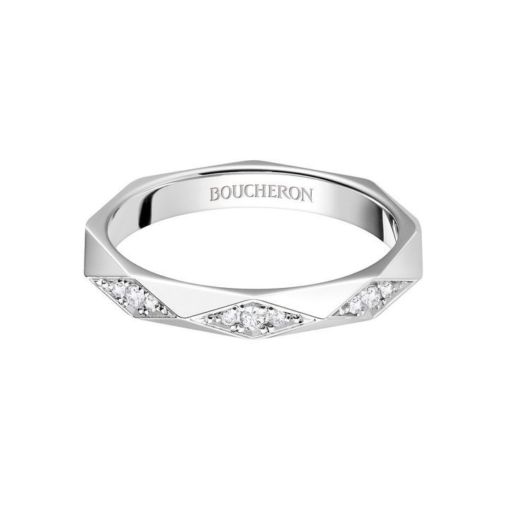 「ファセット リング ミディアム ハーフパヴェ」（プラチナ×ダイヤモンド） ￥726,000／BOUCHERON（ブシュロン クライアントサービス）