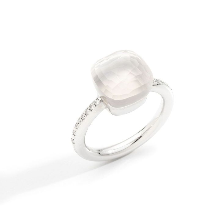 「ヌード ミルキー」リング（マンガンホワイトゴールド×ミルキークォーツ×ダイヤモンド） ￥407,000／POMELLATO（ポメラート クライアントサービス）