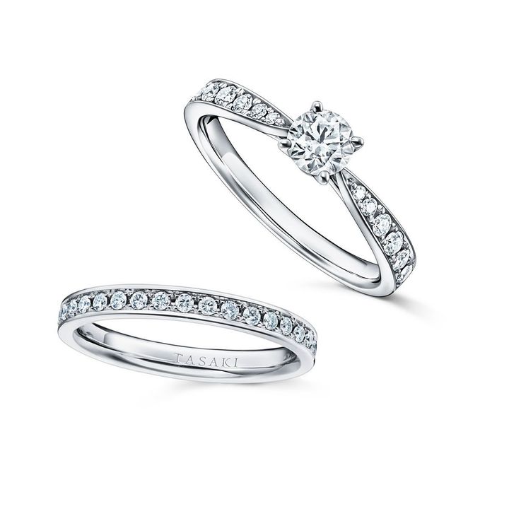 上から「スぺランザ ソリティア パヴェ」（プラチナ×ダイヤモンド／センター：0.25ct〜） ￥295,900～、「スペランザ フルエタニティ 23」（プラチナ×ダイヤモンド） ￥588,500／TASAKI（タサキ）