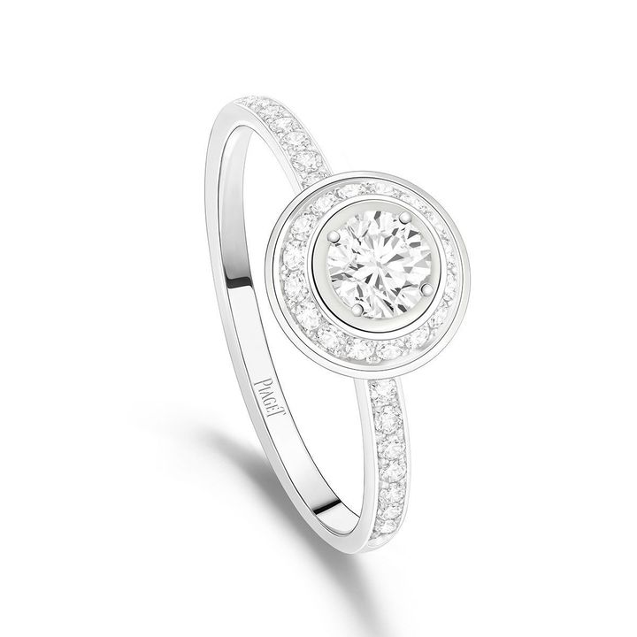 「ポセション」（プラチナ×ダイヤモンド／センター：ラウンドブリリアントカットダイヤモンド0.3ct〜） ￥717,200〜／PIAGET（ピアジェ コンタクトセンター）