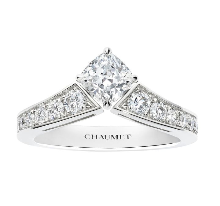 「ジョゼフィーヌ」コレクション エクラ フローラル リング（PT×ダイヤモンド1ct〜）￥3,146,000〜／CHAUMET（ショーメ）