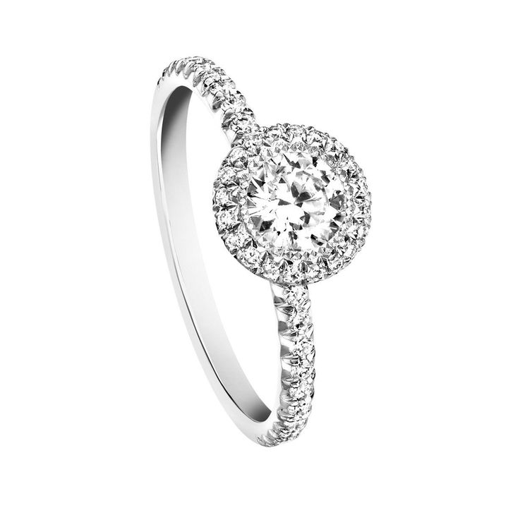 「ピアジェ パッション」（プラチナ×ダイヤモンド／センター：ラウンドブリリアントカットダイヤモンド0.3ct〜) ￥616,000〜／PIAGET（ピアジェ コンタクトセンター）