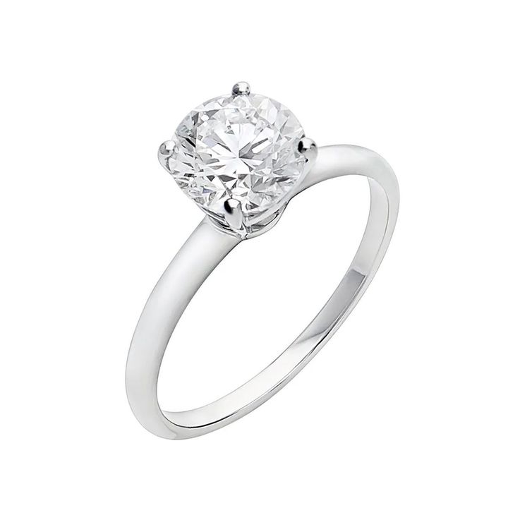 「ローマ アモール」エンゲージメントリング（プラチナ×ダイヤモンド0.3ct〜） ￥405,900〜／BVLGARI（ブルガリ・ジャパン）