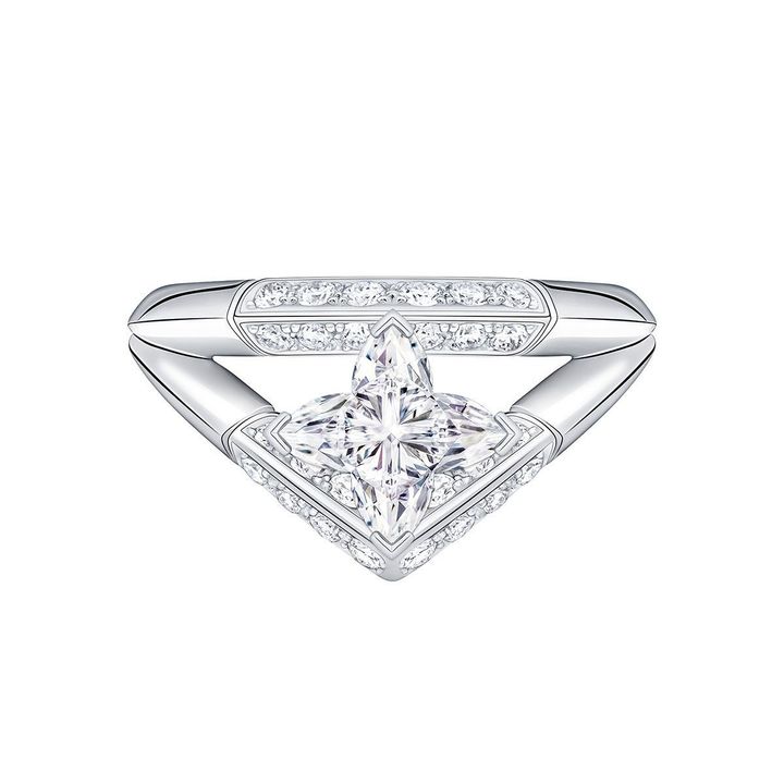 「LV ダイヤモンド」（プラチナ×LV モノグラムスターカットダイヤモンド／センター：1.0ct〜） ￥4,070,000〜／LOUIS VUITTON（ルイ・ヴィトン クライアントサービス）