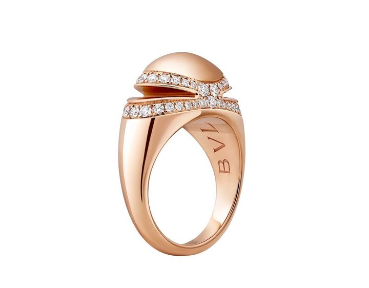 「ブルガリ カボション」リング（PG×ダイヤモンド）￥1,023,000／BVLGARI（ブルガリ・ジャパン）