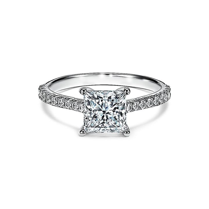 「ティファニー ノヴォ™ プリンセス カット エンゲージメント リング」（プラチナ×プリンセス カット ダイヤモンド／センター：1.51ct） ￥3,087,700／TIFFANY & CO.（ティファニー・アンド・カンパニー・ジャパン・インク）