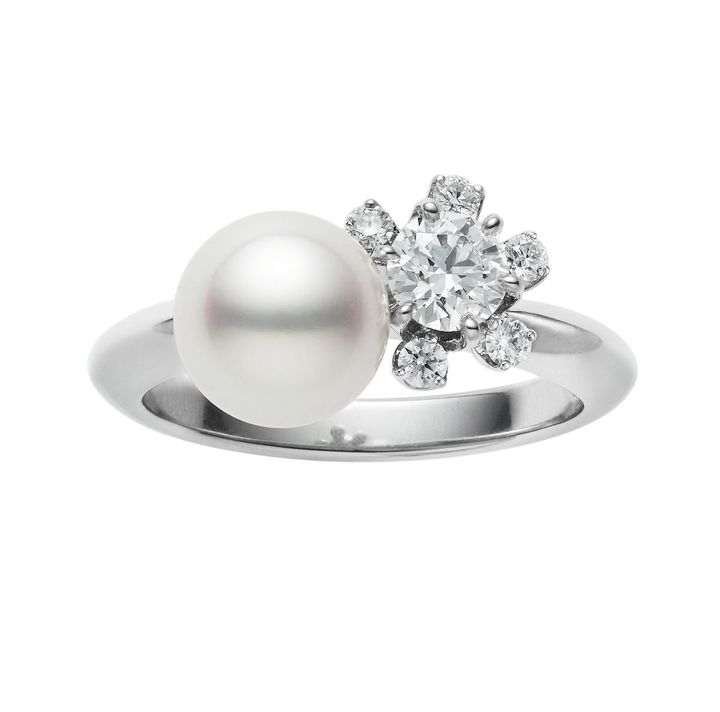 「ミキモト リュミエール ペルル」リング（PT×アコヤ真珠×ダイヤモンド）￥700,000台〜／MIKIMOTO（ミキモト カスタマーズ・サービスセンター）