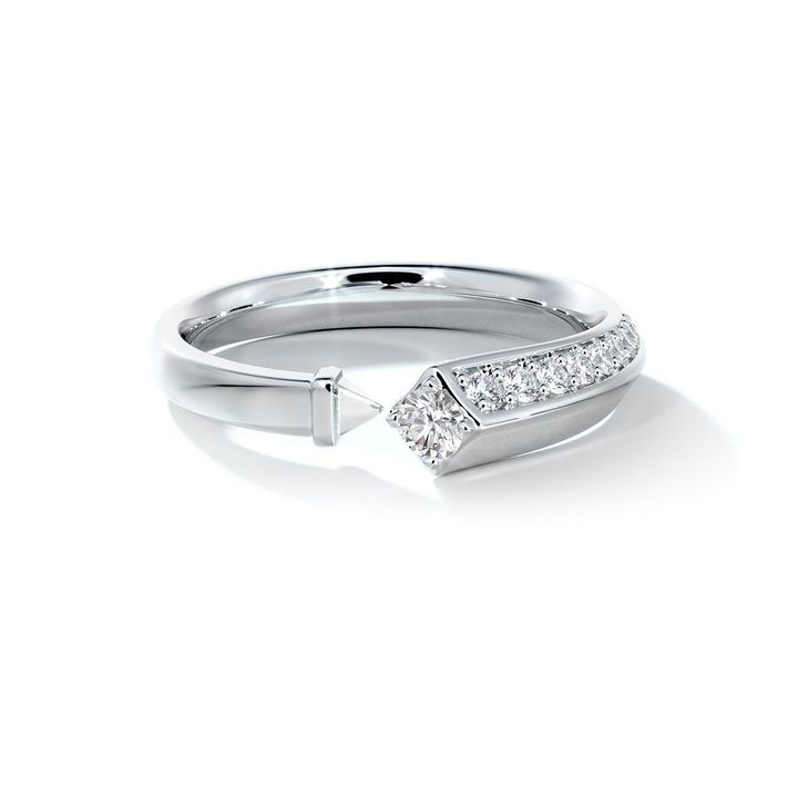 「フォーエバーマーク アヴァンティ™ コレクション」パヴェ リング（ホワイトゴールド×ダイヤモンド／センター：0.15ct〜） ￥,000〜／DE BEERS FOREVERMARK（デビアス フォーエバーマーク）