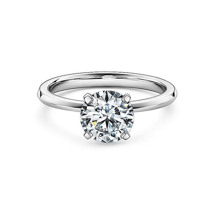 「ティファニー トゥルー エンゲージメント リング」（プラチナ×ラウンド ブリリアントカット ダイヤモンド／センター：1.34ct） ￥3,296,700／TIFFANY & CO.（ティファニー・アンド・カンパニー・ジャパン・インク）