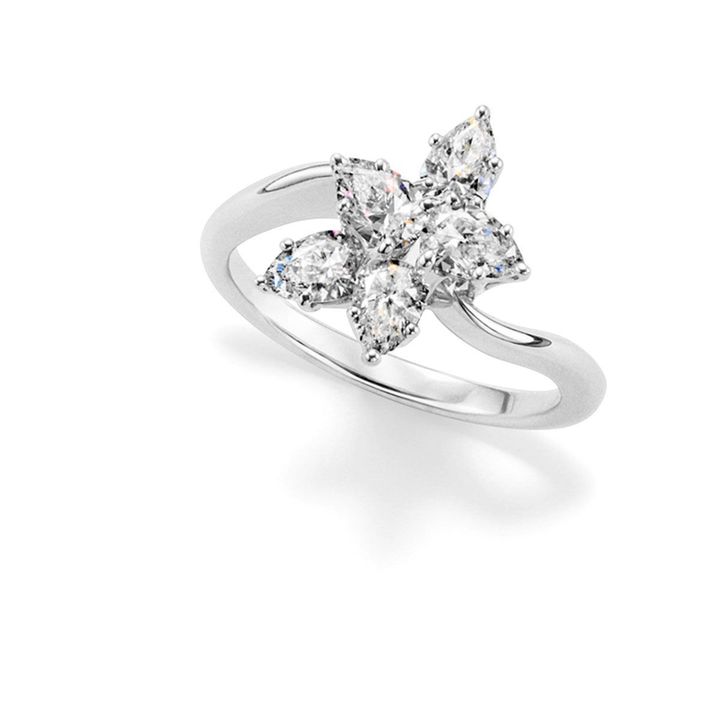 「クラスター・リング」（プラチナ×ダイヤモンド） ￥2,871,000〜／HARRY WINSTON（ハリー・ウィンストン クライアントインフォメーション）
