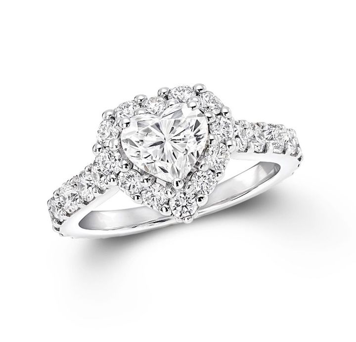 「グラフ アイコン」（ホワイトゴールド×ダイヤモンド 0.5ct〜） ￥1,100,000〜／GRAFF（グラフダイヤモンズジャパン）