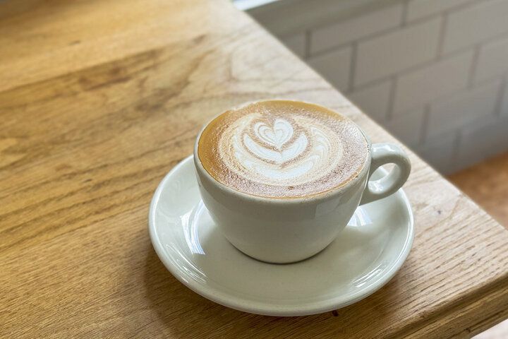 白いタイルに囲まれて♪八百屋さんのアイスクリームとコーヒーを一緒に。駒場東大前「SUHO」