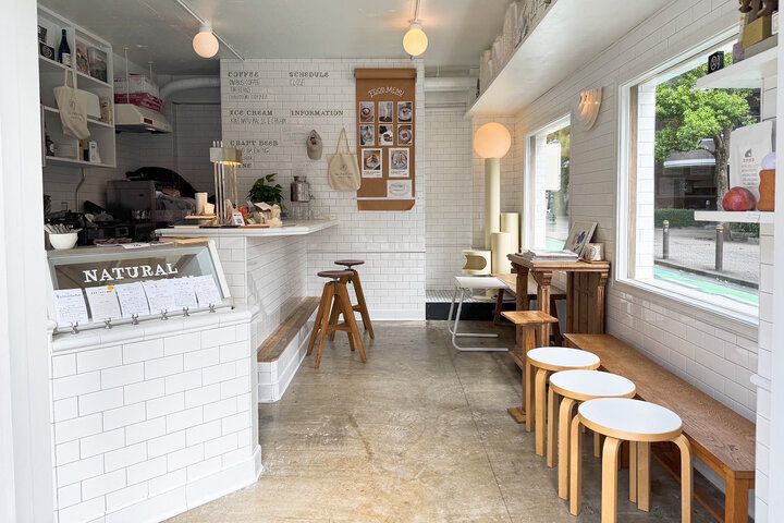 白いタイルに囲まれて♪八百屋さんのアイスクリームとコーヒーを一緒に。駒場東大前「SUHO」