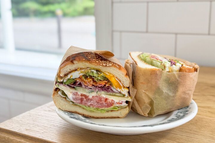 白いタイルに囲まれて♪八百屋さんのアイスクリームとコーヒーを一緒に。駒場東大前「SUHO」