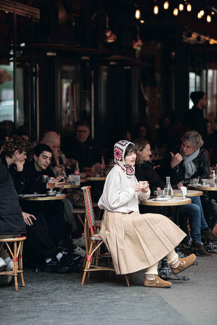 秋本番はシンプルなコーデに＋こだわりの小物が大人気【パリジェンヌの一週間コーデ】