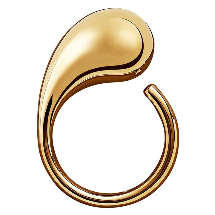 「ドロップ」リング YG ￥478,500／BOTTEGA VENETA（ボッテガ・ヴェネタ ジャパン）