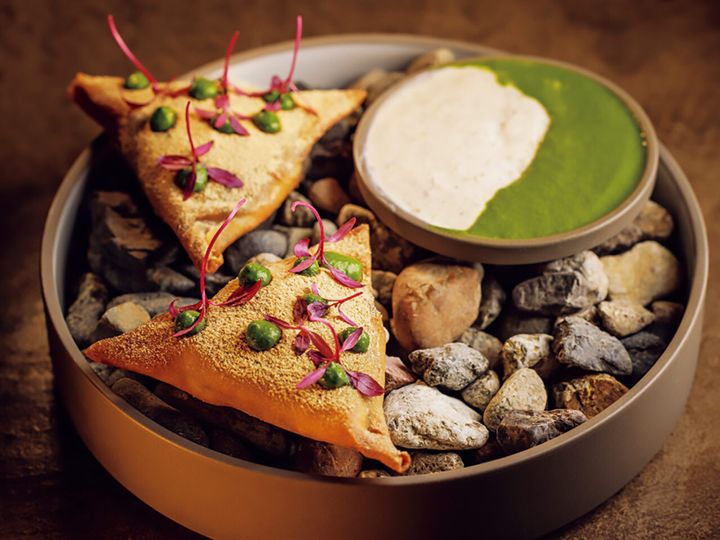 池尻大橋『Massif』の「新じゃがいもと新玉ねぎのサモサ」