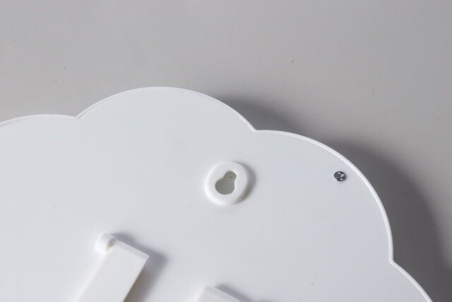 ダイソーのスタンドミラー（フラワー）のフック穴