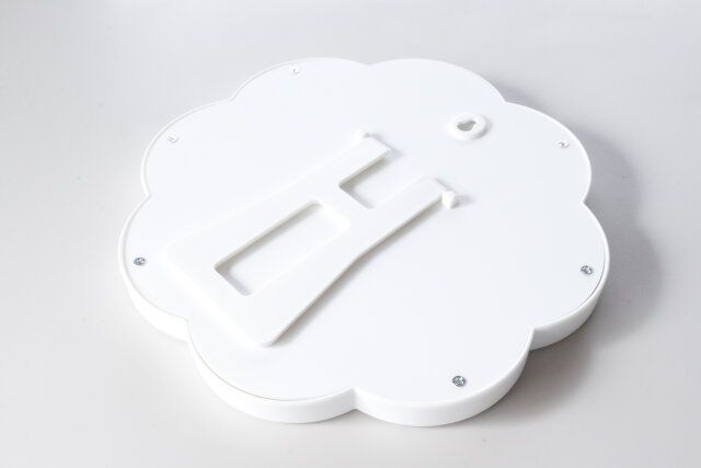 ダイソーのスタンドミラー（フラワー）の裏面