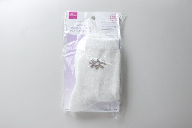 ダイソー おうちケアシェニールかかとソックス パッケージ