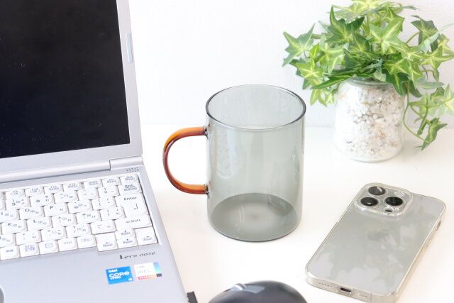 スタンダードプロダクツ ダイソー 耐熱マグカップ（BK、465mL） 使用感 デスク