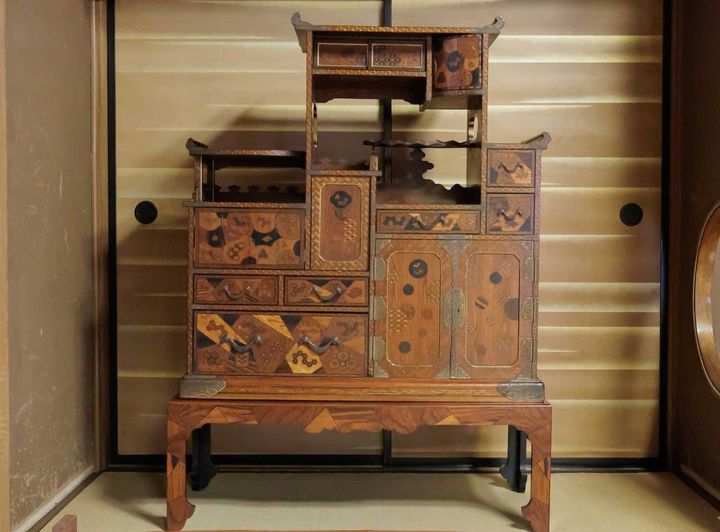 寄木細工飾り棚