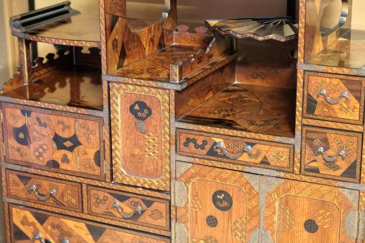 寄木細工飾り棚