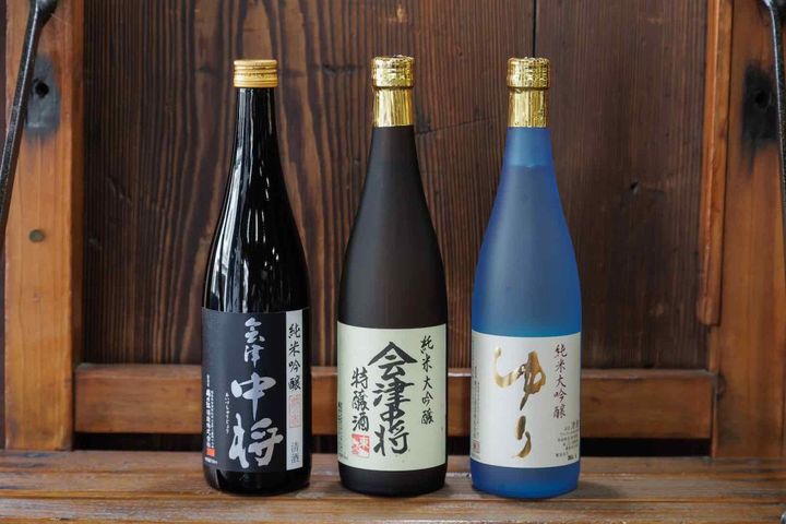 「会津中将 純米吟醸」720㎖0000円（左）、「会津中将 純米大吟醸 特醸酒 」720㎖5995円（中央）「純米大吟醸 ゆり」720㎖2860円（右）