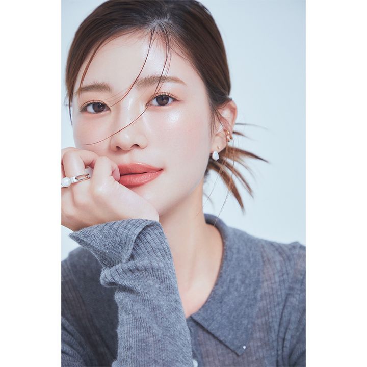 肌馴染みのいいピーチベージュ系メイクで血色アップ