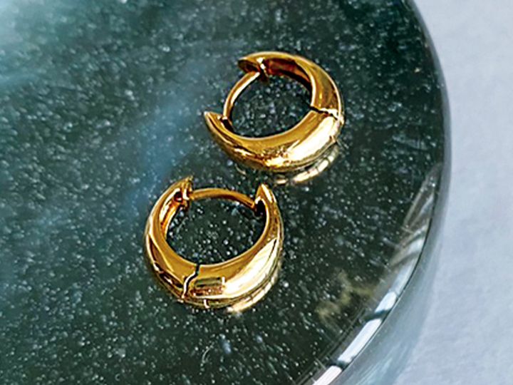 工場直営のジュエリー専門店CARATのフープピアス