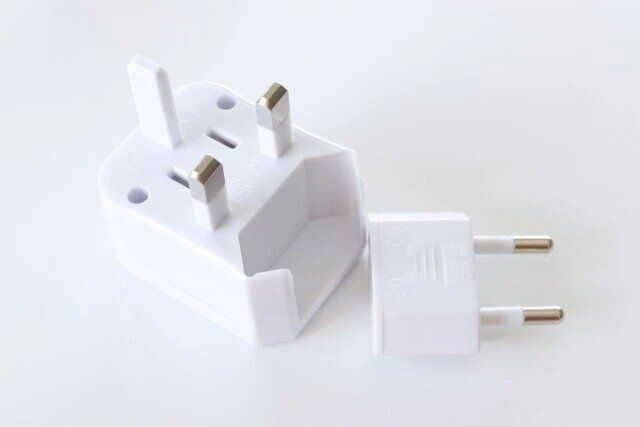 ダイソー 海外用変換プラグ 使用例