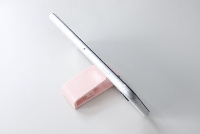 セリアの便利なスマホが立てられるスタンドクリップ 2P
