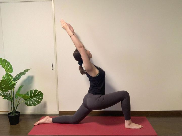 三日月のポーズ