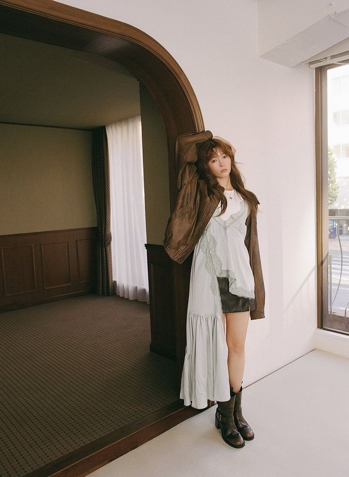 八木アリサとランジェリードレス