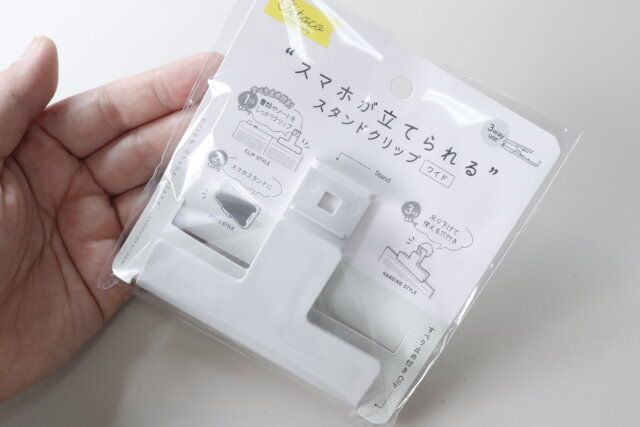 セリアのスマホが立てられるスタンドクリップ ワイドのパッケージ2