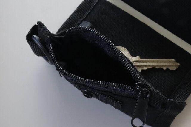 ダイソー 収納付きキーケース ファスナー付きポケット