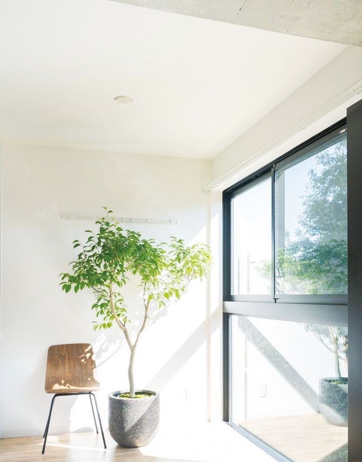 「お客さまとのゆったり対話しながらジュエリーを制作できる空間」を目指したアポイント制のサロン。