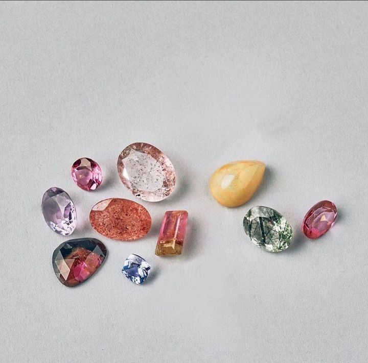 原石から選んで世界に一つだけのビスポークジュエリーを制作するメイドトゥオーダーサービスも実施。