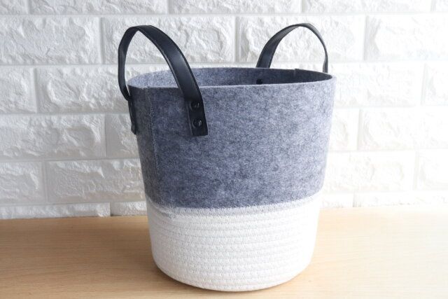 ダイソーの持ち手付フェルト収納2