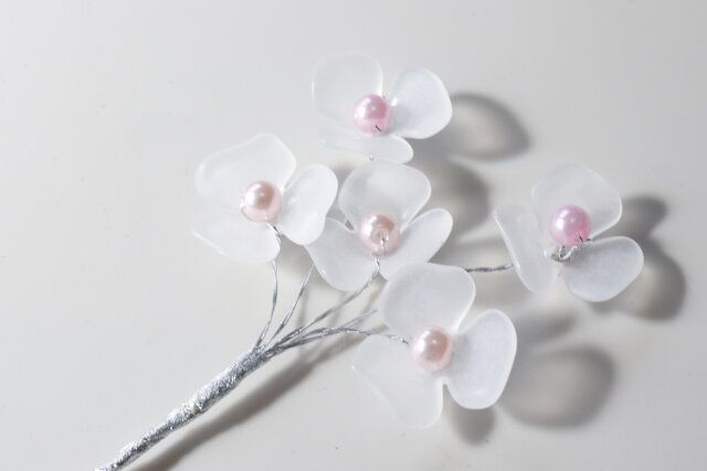 セリアの高クオリティなビーズフラワーミニブーケ アジサイ