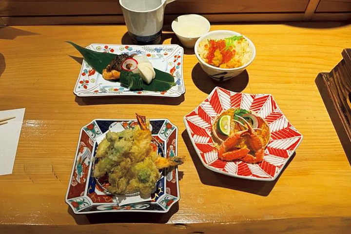 新潟〈あがの割烹 千原六助〉店内