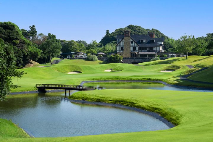 街でもコースでも着れる！ メンズライクなジャケットがかわいいコーデ